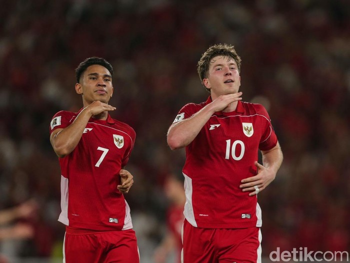 Timnas Indonesia sementara memimpin 1-0 atas Bahrain. Keunggulan tercipta berkat gol Ole Romeny memanfaatkan umpan Marselino Ferdinan. Indonesia menghadapi Bahrain di Stadion Utama Gelora Bung Karno, Selasa (25/3/2025) malam WIB