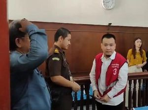 Ivan Sugiamto yang Paksa Siswa Menggongong-Sujud Divonis 9 Bulan Bui Ivan Sugiamto yang Paksa Siswa Menggongong-Sujud Divonis 9 Bulan Bui