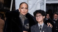 Jennifer Lopez Nangis Anaknya Lulus SMA dan Raih Beasiswa, Idap Kondisi Ini!