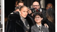 Anak Jennifer Lopez Gender Netral, Ungkap Nama Baru Setelah Lulus SMA