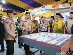 Pantau Arus Mudik di Gresik, Kapolda Jatim: Silakan Manfaatkan Pos Pelayanan