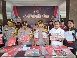 Selain Curi Emas 10 Kg, Karyawan di Lumajang Juga Santet Majikannya Selain Curi Emas 10 Kg, Karyawan di Lumajang Juga Santet Majikannya