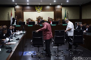 Hakim Ronald Tannur Bersaksi Silang: Drama Pengadilan Terungkap.
