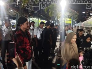 Kaesang Lepas 500 Peserta Mudik Gratis PSI di Stasiun Gambir