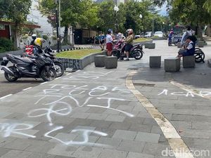 Kantor DPRD Tak Berpagar-Jalan di Sukabumi Penuh Coretan Usai Demo