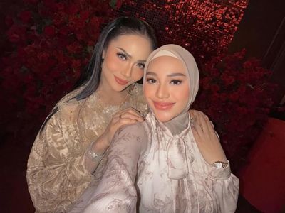 7 Gaya Kris Dayanti di Pesta Ultah ke-50, Kompak Bareng Aurel Hermansyah