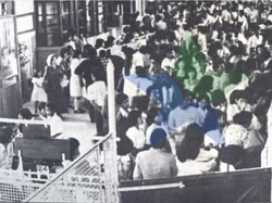 Kini Bisa Broadcast WA, Dulu Kirim Kartu Lebaran Harus Berjubel di Kantor Pos