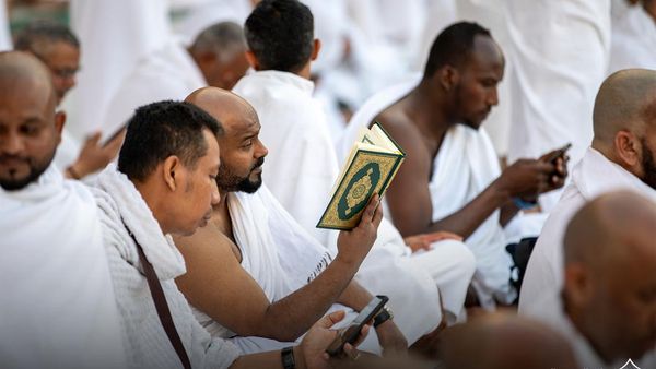 Mereka yang Memuliakan Al-Quran pada Waktu yang Diberkahi
