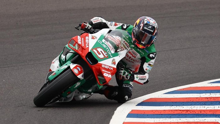 MOTOR-MOTOGP-ARGENTINA/ MotoGP - Argentina Grand Prix - Autodromo Termas de Rio Hondo, Santiago del Estero, Argentina - March 15, 2025 LCR Hondas Johann Zarco in action during qualifying REUTERS/Agustin Marcarian