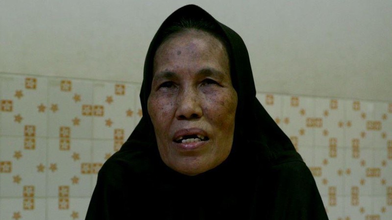 Mari Bantu Nenek Anah, Cari Nafkah Jadi Pembuang Benang