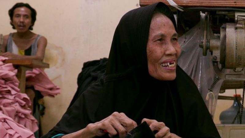 Kisah Nenek Anah Pembuang Benang, Jadi Tulang Punggung Keluarga di Usia Tua