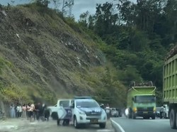 Mahasiswi Boncengan Motor Hendak Mudik Ditabrak Truk di Parimo, 1 Orang Tewas