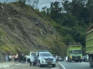 Mahasiswi Boncengan Motor Hendak Mudik Ditabrak Truk di Parimo, 1 Orang Tewas Mahasiswi Boncengan Motor Hendak Mudik Ditabrak Truk di Parimo, 1 Orang Tewas
