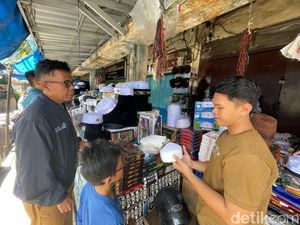 Jelang Lebaran, Pedagang Sarung dan Kopiah di Banjarmasin Cuan