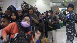 Pemudik Laut Padati KM Dobon Solo di Tanjung Priok