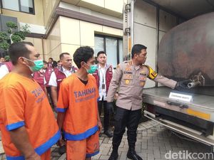 Penyelewengan Solar di Sidoarjo Diungkap, 4 Orang Ditangkap Penyelewengan Solar di Sidoarjo Diungkap, 4 Orang Ditangkap