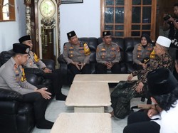 Momen Kapolres Lamongan Silaturahmi ke Ponpes Sunan Drajat