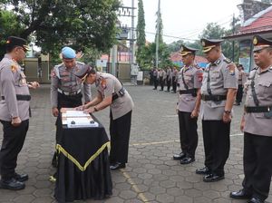 Wakapolres dan Kapolsek Kademangan Kota Probolinggo Berganti Wakapolres dan Kapolsek Kademangan Kota Probolinggo Berganti