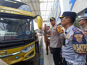 Angkutan Mudik di Kota Blitar Disidak, Petugas Temukan Ban Bus Tak Standar Angkutan Mudik di Kota Blitar Disidak, Petugas Temukan Ban Bus Tak Standar