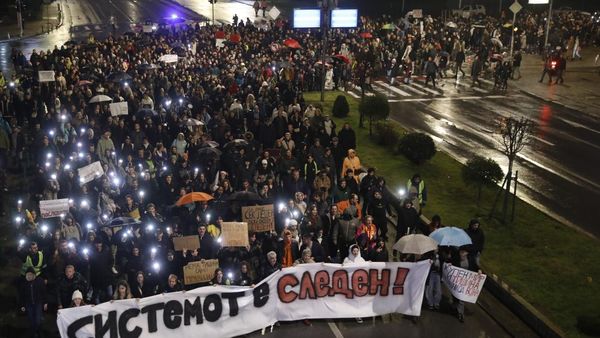 Warga Makedonia Utara Tuntut Akuntabilitas Kebakaran Kelab Malam