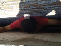 Pria Bantul Terjepit di Celah Tembok Usai Perbaiki Pipa Air, Damkar Evakuasi