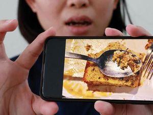 Temukan Paku Berkarat dalam Kue, Wanita Ini Tuntut Ganti Rugi Rp 3,7 juta Temukan Paku Berkarat dalam Kue, Wanita Ini Tuntut Ganti Rugi Rp 3,7 juta