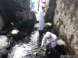 Umat Hindu di Boyolali Gelar Upacara Melasti dan Mendak Tirta Jelang Nyepi Umat Hindu di Boyolali Gelar Upacara Melasti dan Mendak Tirta Jelang Nyepi