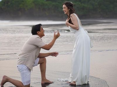 Semringah Vika Kolesnaya Lihat Billy Syahputra Berlutut Berikan Cincin