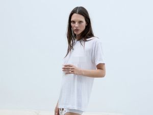 Foto Seksi Pacar Leonardo DiCaprio di Vogue, Ungkap Asmara Beda Usia 24 Tahun