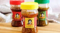 10 Oleh-oleh Makanan khas Surabaya, Kerupuk  hingga Spikoe