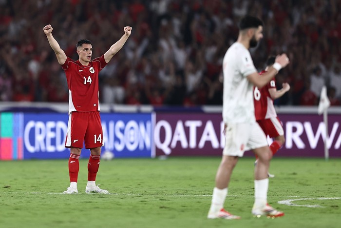 2206859561 JAKARTA, INDONESIA - MARCH 25: Joey Pelupessy of Indonesia (L) celebrate after the teams 1-0 victory in the FIFA World Cup qualifier Asian third round Group C match between Indonesia and Bahrain at Gelora Bung Karno Stadium on March 25, 2025 in Jakarta, Indonesia. (Photo by Robertus Pudyanto/Getty Images)