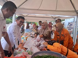 Gelar Pasar Murah, Andra Soni Harap Bisa Stabilkan Harga Jelang Lebaran