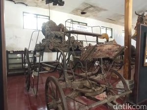 Ini Benda-benda Bersejarah Keraton Kanoman yang Terancam Atap Jebol Ini Benda-benda Bersejarah Keraton Kanoman yang Terancam Atap Jebol