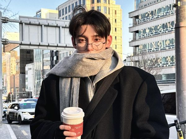 Potret Aktor Korea yang Disebut Terlalu Tampan, Fotonya Dikira Editan AI