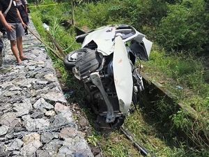 Video: Mobil Pemudik Vs KA Batara Kresna di Sukoharjo, 4 Tewas Video: Mobil Pemudik Vs KA Batara Kresna di Sukoharjo, 4 Tewas