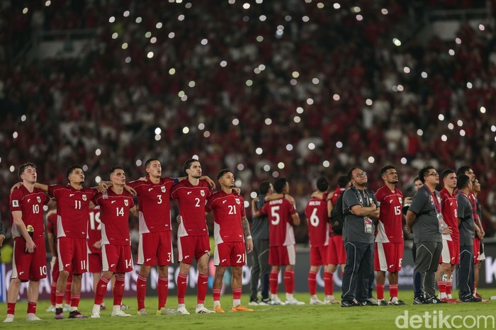 Timnas Indonesia meraih kemenangan 1-0 atas Bahrain. Gol Ole Romeny memenangkan skuad Garuda dan menjaga angan lolos ke Piala Dunia 2026 tetap menyala. Indonesia menghadapi Bahrain di Stadion Utama Gelora Bung Karno, Selasa (25/3/2025) malam WIB.