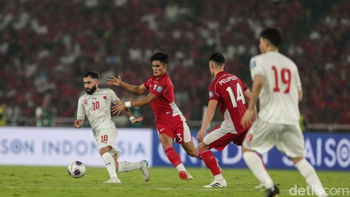 Timnas Indonesia meraih kemenangan 1-0 atas Bahrain. Gol Ole Romeny memenangkan skuad Garuda dan menjaga harapan lolos ke Piala Dunia 2026 tetap menyala. Indonesia menghadapi Bahrain di Stadion Utama Gelora Bung Karno, Selasa (25/3/2025) malam WIB.