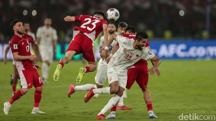Indonesia Vs Bahrain Timnas Indonesia meraih kemenangan 1-0 atas Bahrain. Gol Ole Romeny memenangkan skuad Garuda dan menjaga harapan lolos ke Piala Dunia 2026 tetap menyala. Indonesia menghadapi Bahrain di Stadion Utama Gelora Bung Karno, Selasa (25/3/2025) malam WIB.