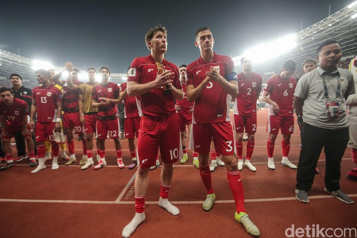 Indonesia Vs Bahrain Timnas Indonesia menjangkau kemenangan 1-0 atas Bahrain. Gol Ole Romeny mengungguli skuad Garuda dan menjaga prospek lolos ke Piala Dunia 2026 tetap menyala. Indonesia menghadapi Bahrain di Stadion Utama Gelora Bung Karno, Selasa (25/3/2025) malam WIB.