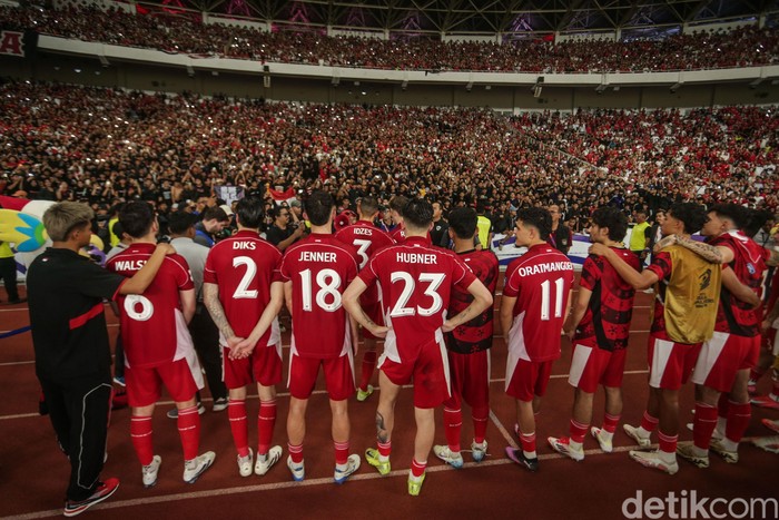 Timnas Indonesia meraih kemenangan 1-0 atas Bahrain. Gol Ole Romeny memenangkan skuad Garuda dan menjaga harapan lolos ke Piala Dunia 2026 tetap menyala. Indonesia menghadapi Bahrain di Stadion Utama Gelora Bung Karno, Selasa (25/3/2025) malam WIB.