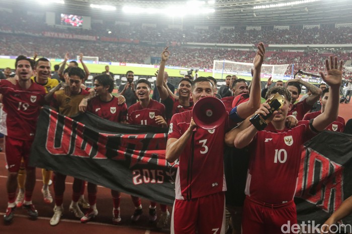 Indonesia Vs Bahrain Timnas Indonesia meraih kemenangan 1-0 atas Bahrain. Gol Ole Romeny memenangkan skuad Garuda dan menjaga harapan lolos ke Piala Dunia 2026 tetap menyala. Indonesia menghadapi Bahrain di Stadion Utama Gelora Bung Karno, Selasa (25/3/2025) malam WIB.