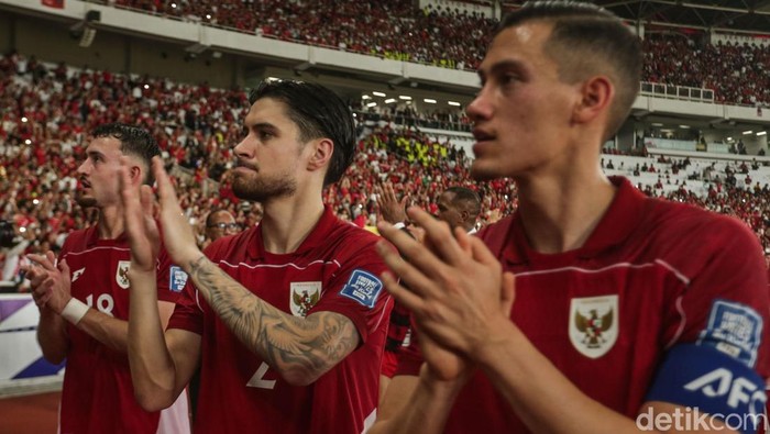 Timnas Indonesia meraih kemenangan 1-0 atas Bahrain. Gol Ole Romeny memenangkan skuad Garuda dan menjaga harapan lolos ke Piala Dunia 2026 tetap menyala. Indonesia menghadapi Bahrain di Stadion Utama Gelora Bung Karno, Selasa (25/3/2025) malam WIB.