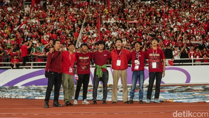 Isyana Sukses Isyana Sarasvati membawakan dua lagu nasional sebelum dimulainya laga Timnas Indonesia di SUGBK, Jakarta, Selasa (25/3/2025). Indonesia menang 1-0 atas Bahrain.