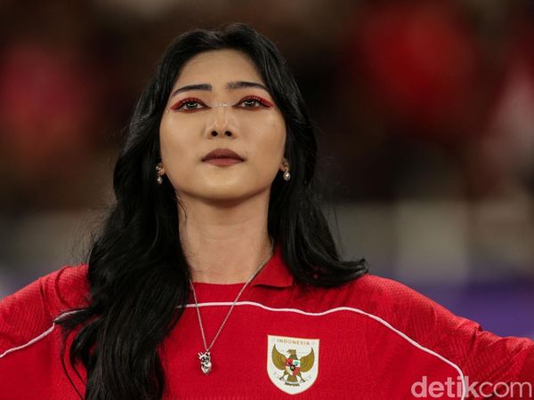 Isyana Sukses Panaskan GBK Sebelum Kick Off Indonesia Vs Bahrain