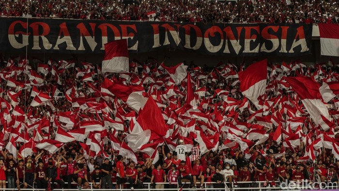 Isyana Sukses Panaskan GBK Sebelum Kick Off Indonesia Vs Bahrain Isyana Sarasvati membawakan dua lagu nasional sebelum dimulainya tabrak Timnas Indonesia di SUGBK, Jakarta, Selasa (25/3/2025). Indonesia menang 1-0 atas Bahrain.