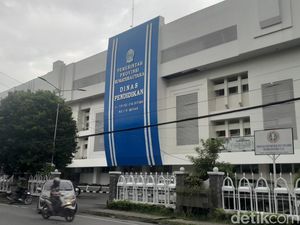 Menanti Sanksi Kepala SMAN 4 Medan Buntut Siswa Dikutip Uang Pensiun Guru Menanti Sanksi Kepala SMAN 4 Medan Buntut Siswa Dikutip Uang Pensiun Guru