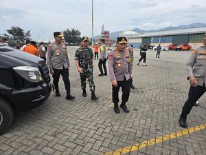 Kapolri-Panglima TNI Bertolak ke Lampung, Kunjungi Keluarga Briptu Anumerta Ghalib Kapolri-Panglima TNI Bertolak ke Lampung, Kunjungi Keluarga Briptu Anumerta Ghalib