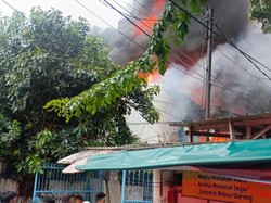 Bangunan di Penjaringan Jakut Terbakar, Api Berkobar