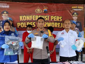 2 Pengedar di Purworejo Dibekuk, Polisi Sita Sabu Nyaris 1 Kg 2 Pengedar di Purworejo Dibekuk, Polisi Sita Sabu Nyaris 1 Kg