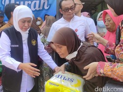 Khofifah Kunjungi Pasar Murah Ramadan di Sidoarjo, Tekankan Pentingnya UMKM